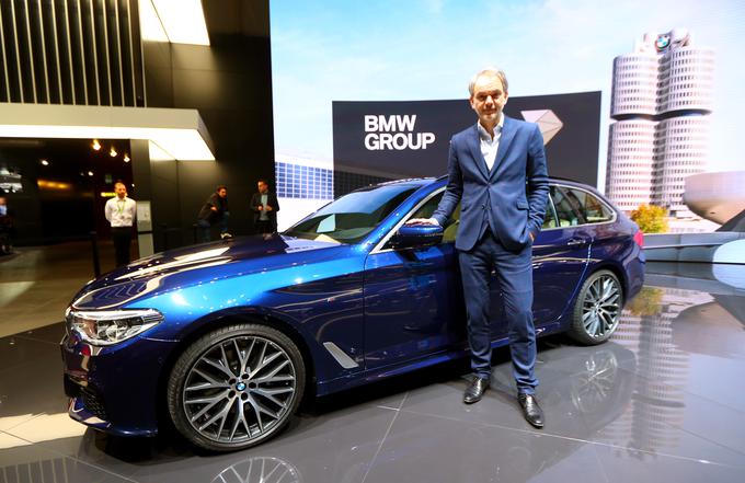 Van Hooydonk ob novi karavanski izvedbi BMW serije 5, ki ima nov oblikovalski element na boku in ki ga ne bo imelo nobeno drugo vozilo te nemške avtomobilske znamke. | Foto: Gregor Pavšič