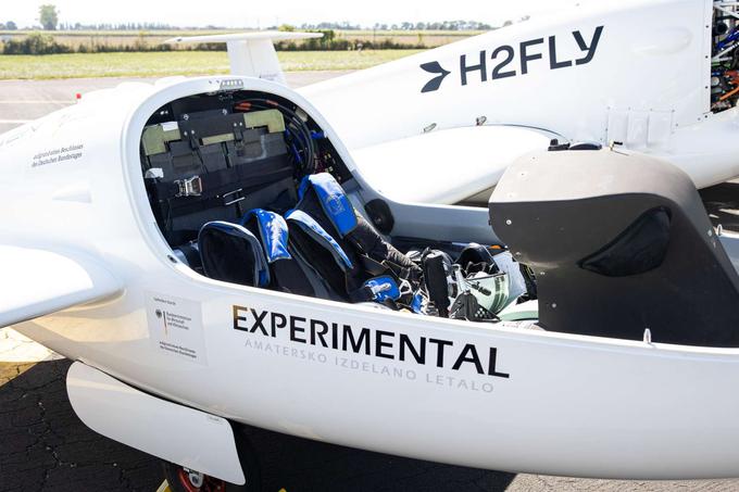 Štirisedežno letalo H2FLY HY4, ki ga poganja tekoči vodik | Foto: Matic Prevc/STA
