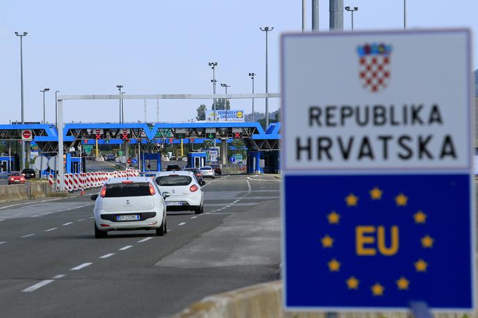 meja Hrvaška | Hitre teste je ob letališču Jožeta Pučnika Ljubljana mogoče opraviti še na mejnih prehodih Obrežje, Gruškovje, Metlika, Središče ob Dravi in Jelšane.  | Foto Reuters