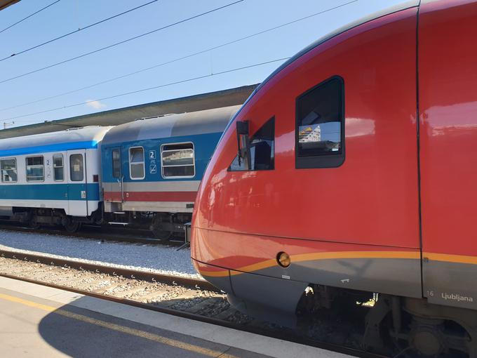 Število vlakov v notranjem in mednarodnem železniškem potniškem prometu Slovenije ostaja tudi po devetem decembru tako rekoč nespremenjeno. | Foto: Srdjan Cvjetović