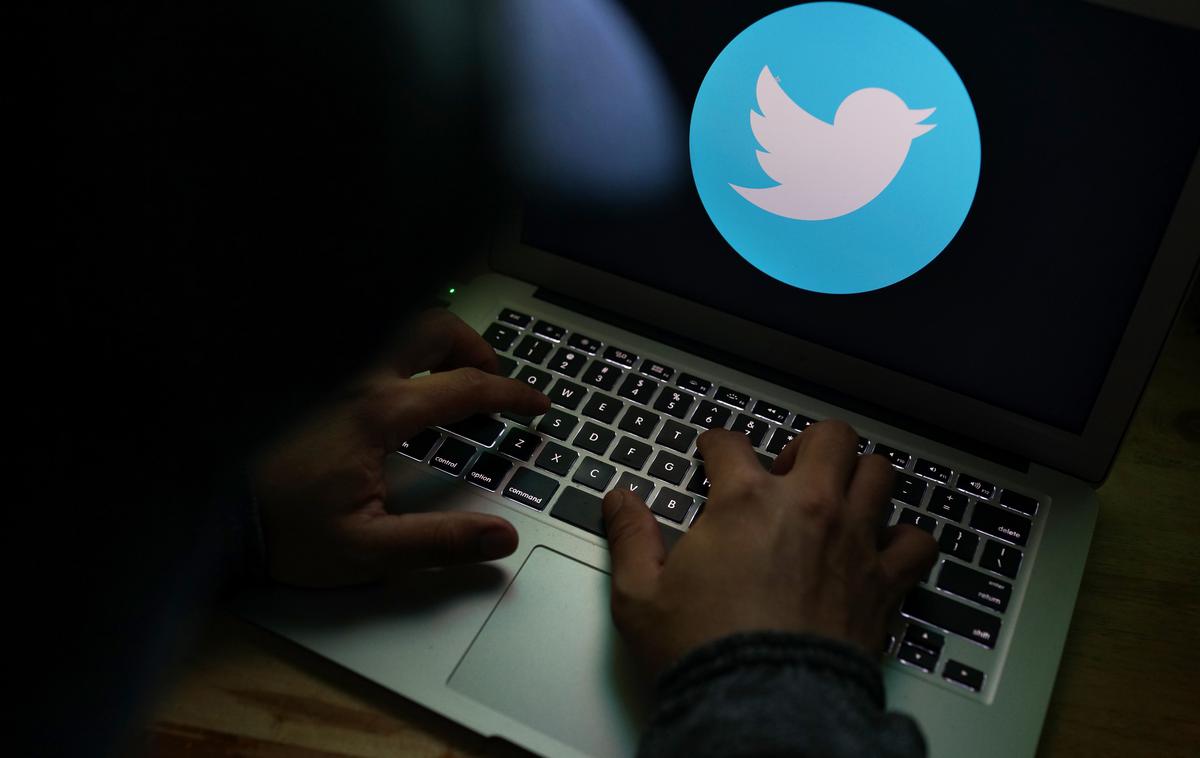 Twitter | Fantomski uporabniki so po naročilu direktorja podjetja napadali tudi profile vidnejših medijev, ki poročajo o filmski in televizijski industriji. | Foto Shutterstock