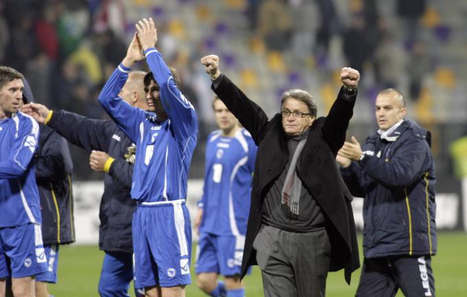 Bosna in Hercegovina je trikrat gostovala v Sloveniji in vselej zmagala. Pred 14 leti je v Mariboru, takrat je bil njen selektor legendarni Miroslav Ćiro Blažević, Slovenijo, ki jo je vodil Matjaž Kek, premagala s 4:3. | Foto: Reuters