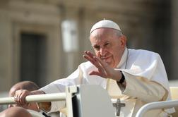 Papež pred božičem obsodil pohlep