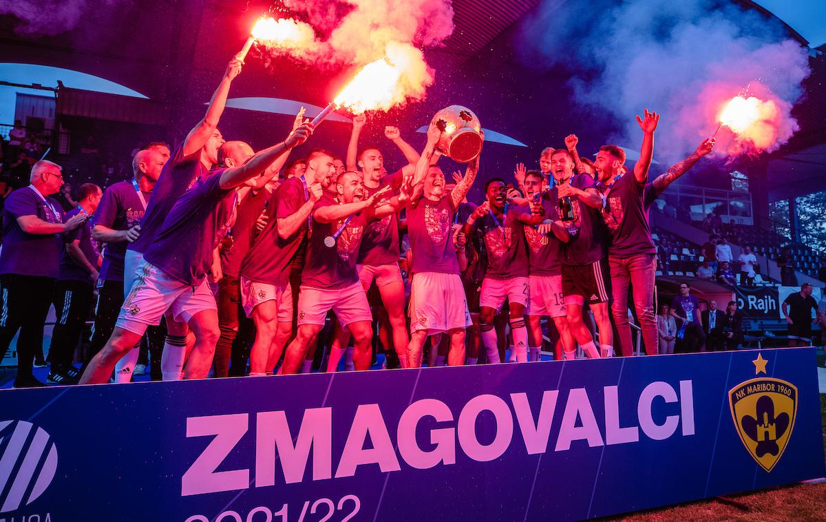 NK Maribor prvak 2022 | Nogometaši Maribora bodo naslov začeli braniti doma proti Radomljam. | Foto Blaž Weindorfer/Sportida