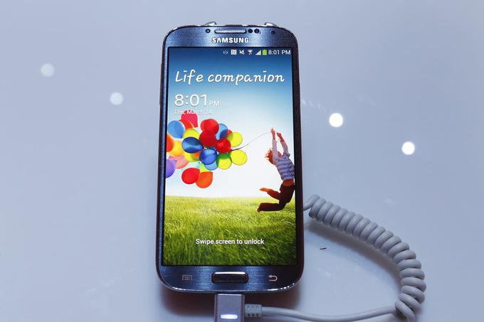 Samsung Galaxy S4 (2013) | Foto: Reuters