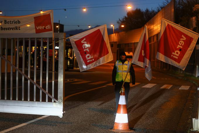 Vhod na avtobusno parkirišče | Foto: Reuters