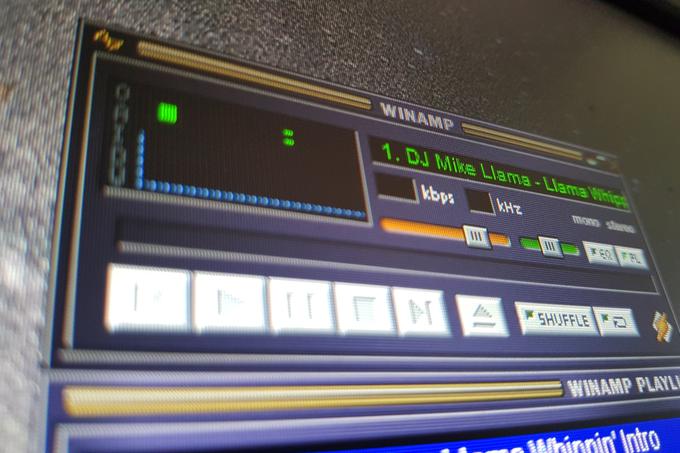 Precej verjetno je, da je uporabnik, ki je ob prelomu tisočletja na svojem osebnem računalniku poslušal glasbo v formatu MP3, to počel s pomočjo programa Winamp.  | Foto: Matic Tomšič