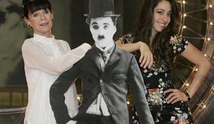 Gola vnukinja Charlieja Chaplina (video)