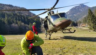 Helikopter iz gora rešil štiri ljudi