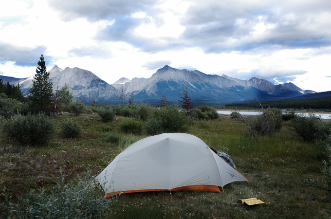 Večino noči ste preživela v šotoru, včasih pa sta sprejela tudi povabilo prijaznih domačinov, ki so ju povabili v svoj dom. Fotografija je bila posneta v Kanadi. | Foto: Osebni arhiv