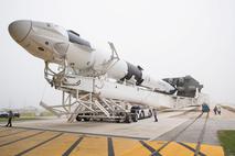 SpaceX falcon9 Crew Dragon vesolje