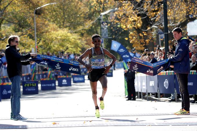 "Ideja tega 'nemogočega' teka obstaja že dolgo, realnejše obrise pa je začela dobivati nekako v zadnjem desetletju, ko se je maratonski rekord spustil na čas okoli dve uri in tri minute." | Foto: Reuters