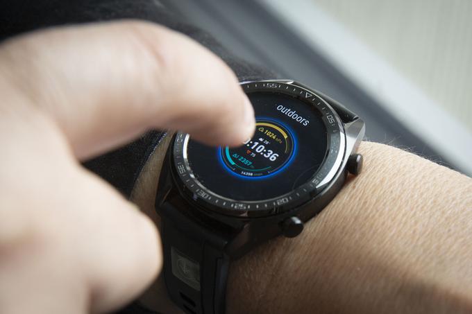Huawei Watch GT (trenutno) ponuja 12 številčnic - uporabnikom ni omogočeno samostojno dodajanje novih. | Foto: Bojan Puhek