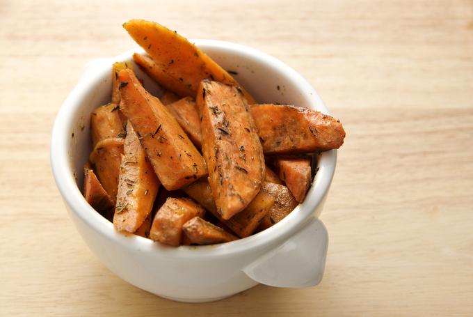 Sladki krompir predstavlja tiste ogljikove hidrate, ki so dobri za vas, pa še odličnega okusa je. | Foto: Thinkstock