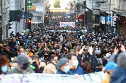 Nov protest v Trstu, osem tisoč ljudi proti covidnemu potrdilu #foto