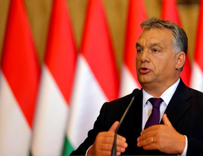 Madžarski premier in predsednik Fidesza Viktor Orban, ki je prepričan, da so migracije iz islamskih dežel trojanski konj, je postal glavni protipol Merklovi. Drugače od strank EPP v drugih, zlasti zahodnoevropskih državah, ki se spopadajo z osipom glasov, je njegova stranka za zdaj še trdno na oblasti. | Foto: Reuters