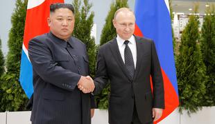 Pogovor Kima in Putina na štiri oči trajal dvakrat dlje kot je bil načrtovan