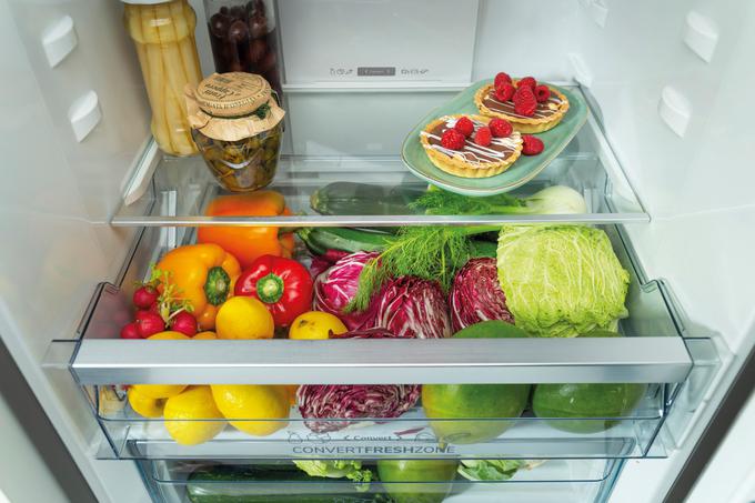 Pravilno razporejanje živil v hladilniku prav tako vpliva na nižjo porabo energije. Foto: Gorenje Hisense | Foto: 