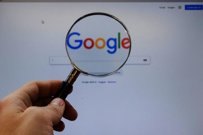 Google, Google Iskanje | V Bruslju so ob izreku kazni poudarili, da je tehnološki velikan položaj zlorabil tako, da je dajal nezakonito prednost drugemu Googlovemu izdelku, storitvi primerjave cen. | Foto Shutterstock