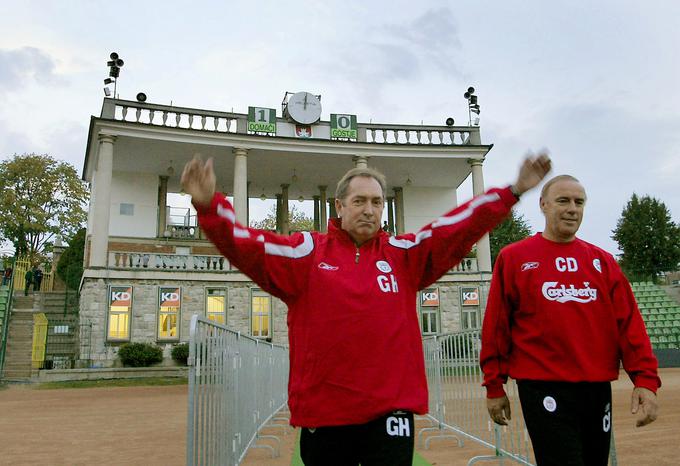 Trener Liverpoola Gerard Houlllier leta 2003 na bežigrajskem štadionu. Rdeči so remizirali proti Olimpiji. | Foto: Reuters