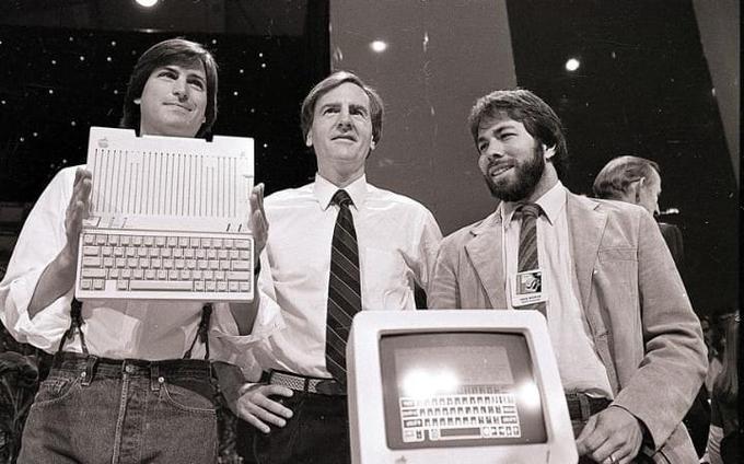 Steve Jobs (levo), John Sculley (na sredi) in Steve Wozniak (desno) | Foto: 