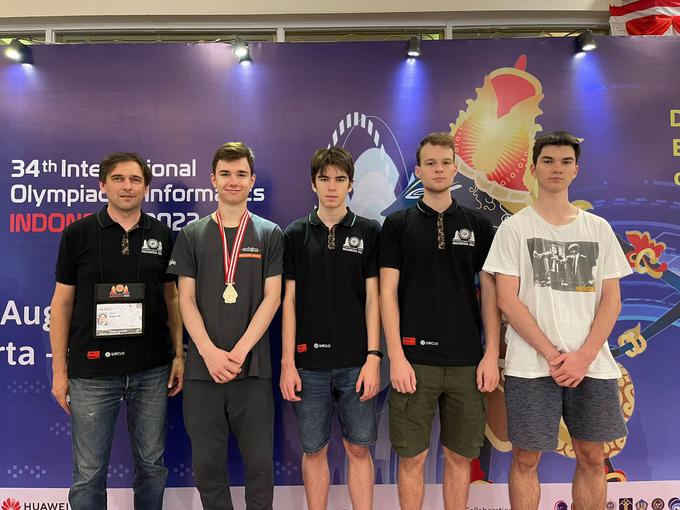 Slovenski tekmovalci na 34. Mednarodni računalniški olimpijadi | Foto: ZOTKS