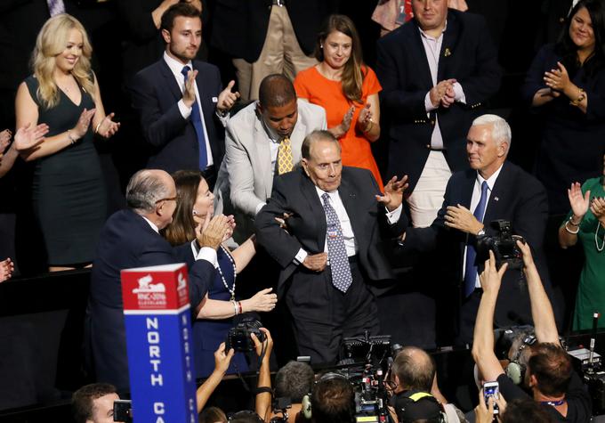 Bob Dole je požel dolg aplavz republikanskih delegatov.  | Foto: Reuters