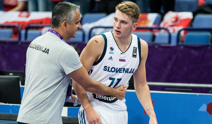 Kokoškov in Dončić sta uspešno sodelovala v reprezentanci, v ligi NBA sta tekmeca. | Foto: Vid Ponikvar