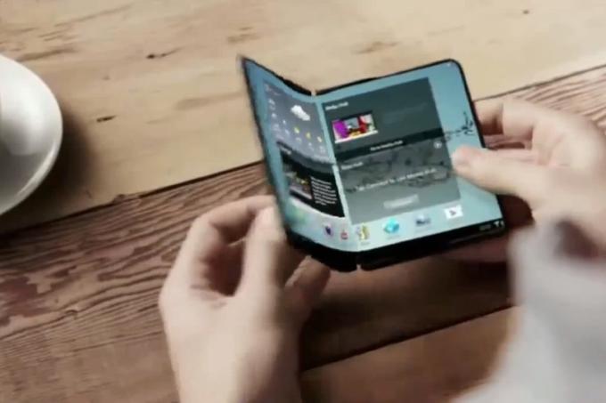 Samsungovemu upogljivemu pametnemu telefonu bi lahko bilo ime Galaxy X. Spletni portal ET News poroča, da ga bodo, če bo sploh prisoten na sejmu MWC 2017, najverjetneje kazali le za zaprtimi vrati.  |  Foto: ET News | Foto: 