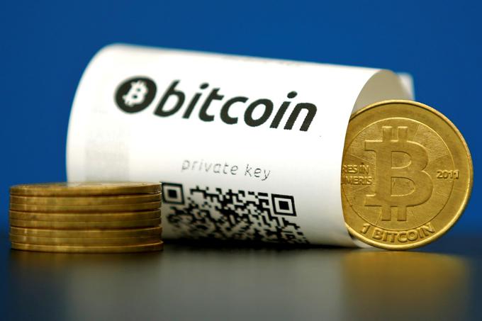 Primer papirnate denarnice za kriptovaluto bitcoin. | Foto: Reuters