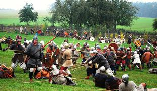Ideja za konec tedna: če se bojite viteških mečev, ne hodite v Šentrupert!