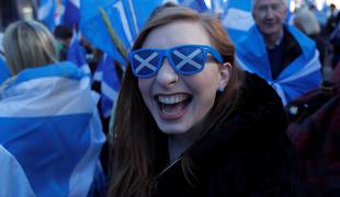 Na protestu za neodvisnost Škotske več deset tisoč ljudi