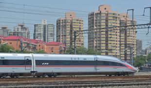 Kitajski hitri vlaki želijo znova podirati hitrostne rekorde