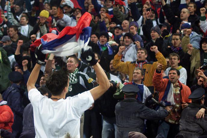 Romunija Slovenija 2001 Bukarešta | Pred natanko 20 leti je Slovenija v Bukarešti na krilih znamenitega zadetka Mladena Rudonje remizirala z Romunijo (1:1) in si zagotovila krstni nastop na svetovnem prvenstvu v nogometu. | Foto Reuters