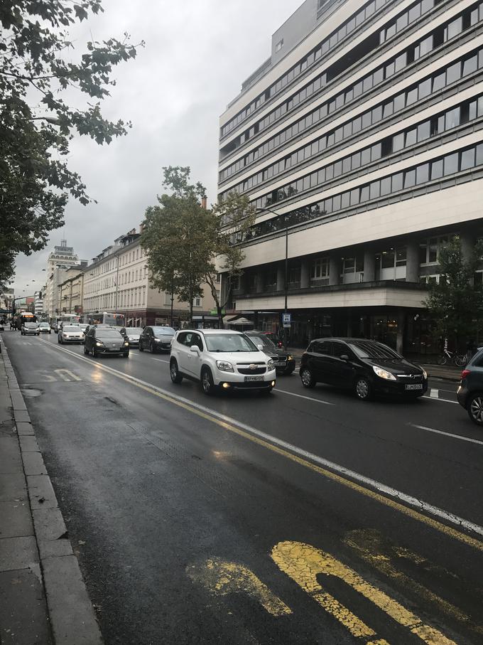 Prometne razmere v Ljubljani so še posebej neugodne v času jutranjih in popoldanskih prometnih konic, ko se čas vožnje v službo in iz nje močno podaljša. | Foto: Siol.net/ A. P. K.