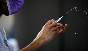 Najhitrejši pri cepljenju na svetu, a epidemije še zdaleč niso ustavili
