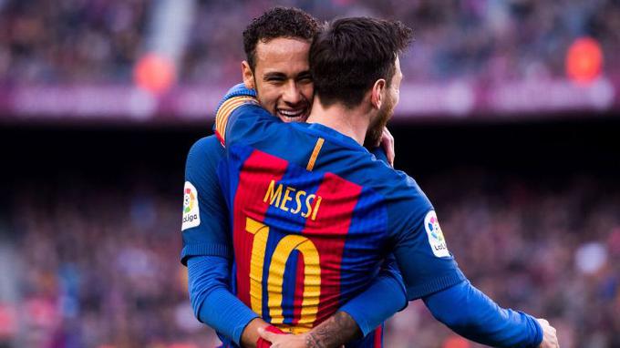 Neymar je bil na Camp Nouu primoran živeti v medijski senci južnoameriškega soseda Lionela Messija. | Foto: 