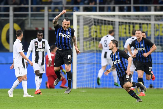 Inter je v derbiju kroga proti Milanu povedel z golom Radje Nainggolana. | Foto: Reuters