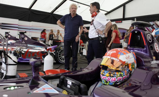 Richard Branson se je v letih 2010 in 2011 z moštvom Virgin Racing pridružil karavani formule 1. Moštvu je šlo slabo, v dveh sezonah ni osvojilo niti ene točke. Po koncu sezone 2011 se je preimenovalo v Marussia Virgin Racing. | Foto: 
