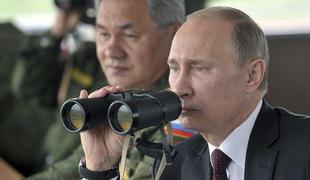Video: Putin sredi noči na noge dvignil 160 tisoč vojakov