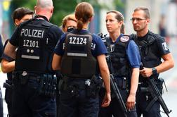 Streljanje v Nemčiji; mrtvi dve osebi, storilec na begu