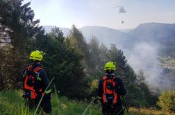 Na kobariškem Stolu gori: gasilcem požara ne bo uspelo pogasiti