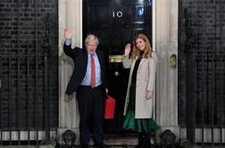 Britanski premier še tretjič v zakon, šesti otrok na poti