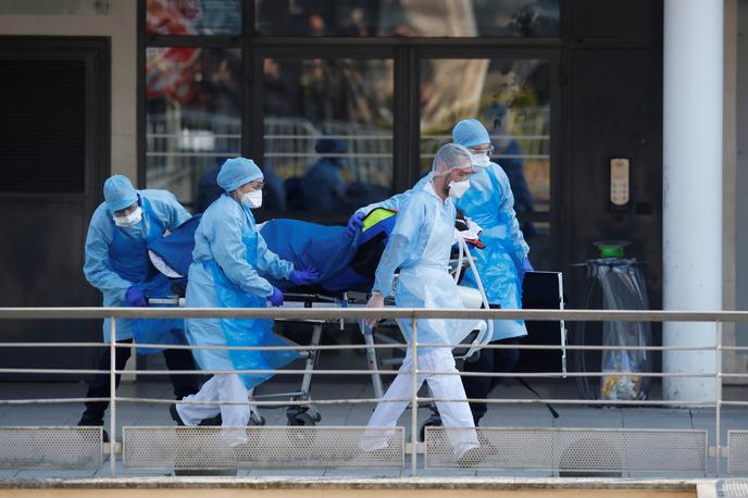 Francija koronavirus | V Franciji je za posledicami novega koronavirusa umrla 16-letna Julie. | Foto Reuters