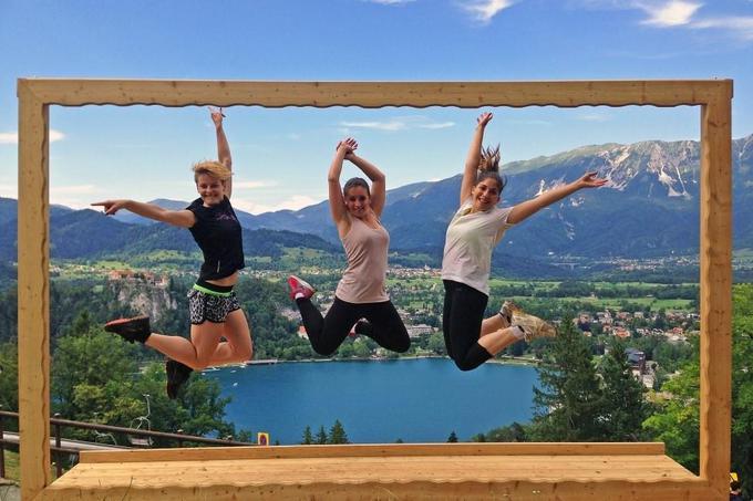 Na Straži Bled se lahko fotografirate v panoramskem okvirju, ki v ozadju zaobjame tudi Blejski grad, eno največjih turističnih znamenitosti Bleda. | Foto: 