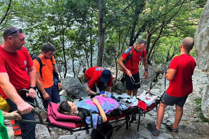 Paklenica, porod | V intervenciji v Paklenici je v soboto sodelovalo sedem članov ekipe, ekipa nujne medicinske pomoči in zdravnica.  | Foto Hrvaška gorska reševalna služba