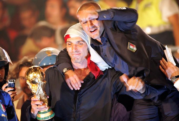 Leta 2006 je dosegel največji reprezentančni uspeh. Postal je svetovni prvak. V Berlinu je po izvajanju kazenskih strelov premagal Francijo. Pred tem je nazadnje izgubil proti Sloveniji, 9. oktobra 2004 v Celju. Na celotnem SP 2006 je prejel le dva gola, nobenega iz igre. | Foto: Reuters