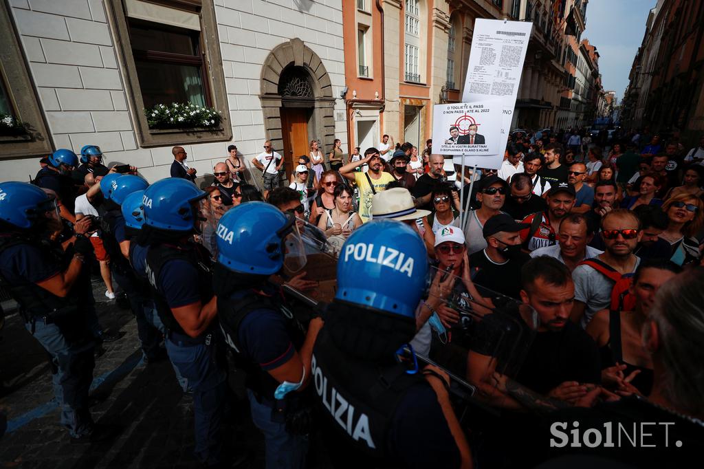 gostinci protest Rim covidna potrdila