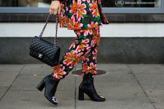 Chanel, torbica | Kultna Chanelova torbica 2.55 | Foto Getty Images
