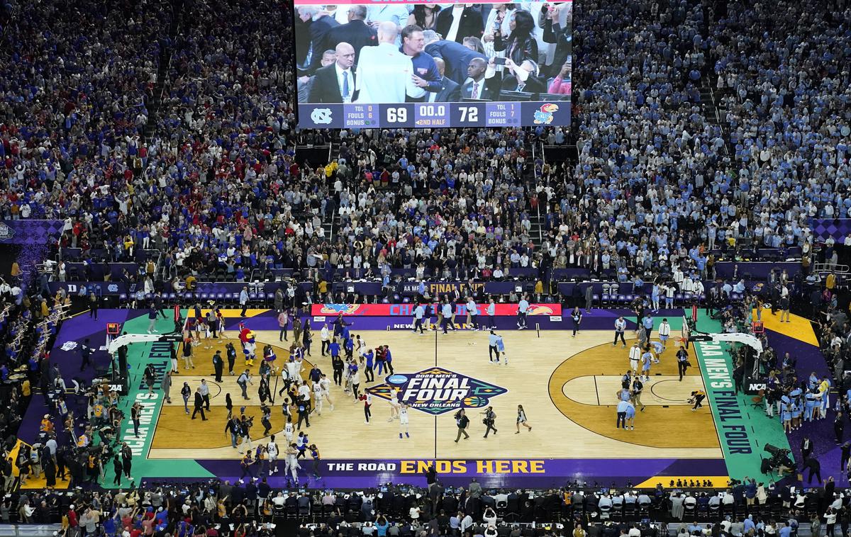 Kansas NCAA prvak | V Superdomu v New Orleansu pred skoraj 70.000 navijači so slavili košarkarji Kansasa. | Foto Guliver Image